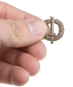 Tsekkoslovakialainen aselajimerkki, metallia, ylijäämä