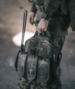 Varusteleka CP10 Mini-taistelureppu litteillä olkaviilekkeillä